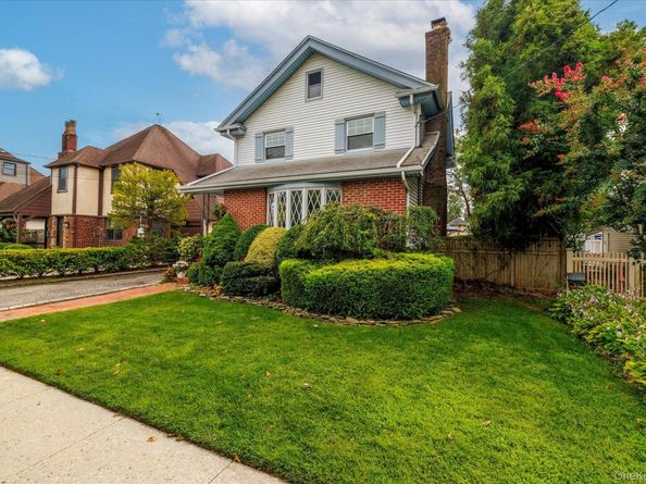 82 Robertson Road, Lynbrook NY 11563