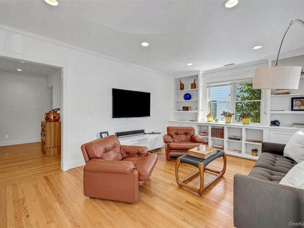 7 Senate Place, Larchmont NY 10538