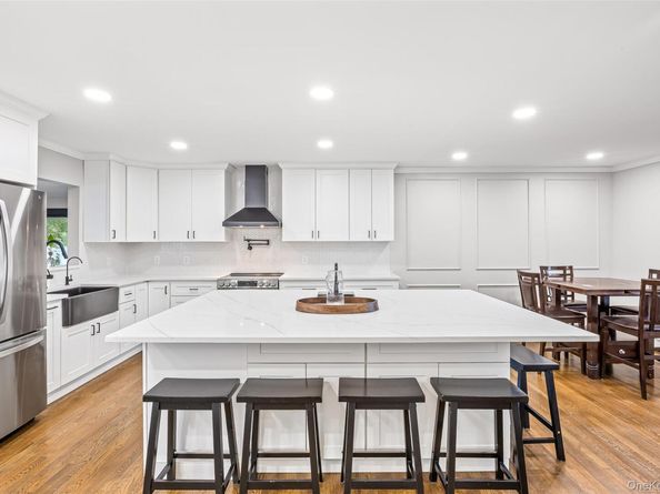 598 N Suffolk Avenue, Massapequa NY 11758
