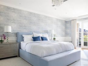 2000 Royal Court 2105/2103, North Hills NY 11040