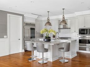 2000 Royal Court 2105/2103, North Hills NY 11040