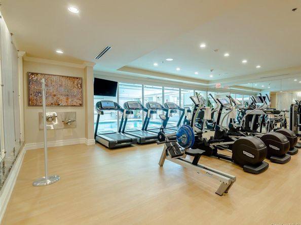 2000 Royal Court 2105/2103, North Hills NY 11040