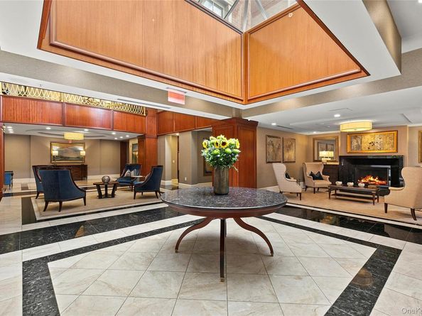 2000 Royal Court 2105/2103, North Hills NY 11040