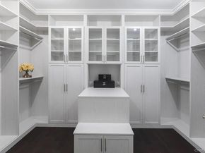 2000 Royal Court 2105/2103, North Hills NY 11040