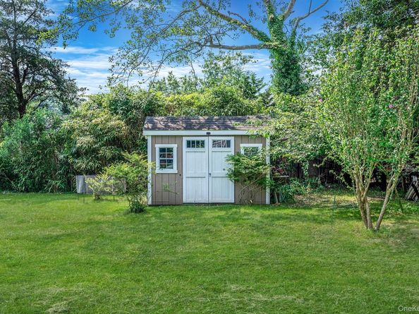 1 Springville Circle, Hampton Bays NY 11946