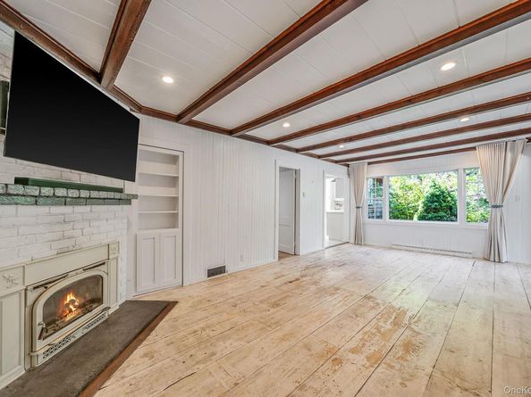 1 Springville Circle, Hampton Bays NY 11946