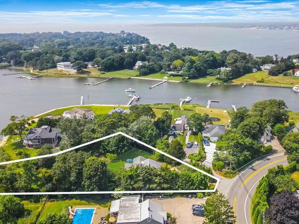 1 Springville Circle, Hampton Bays NY 11946