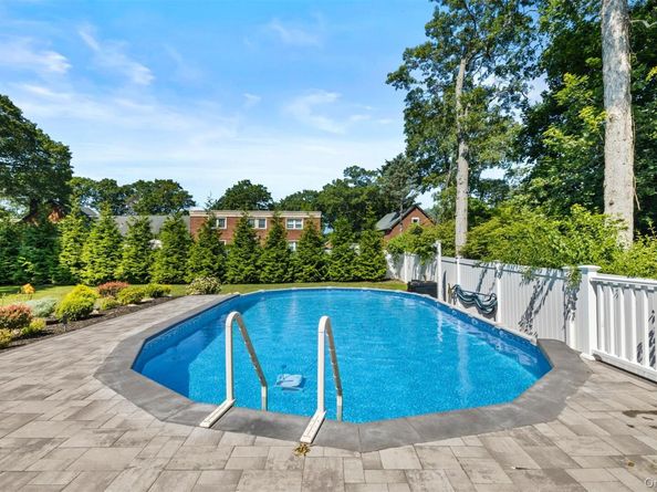 5 Brian Lane, East Northport NY 11731