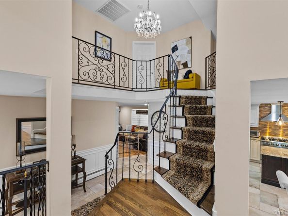 5 Brian Lane, East Northport NY 11731