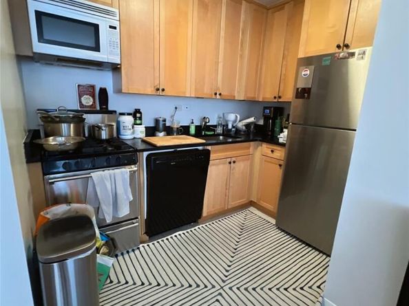 333 E 45th Street 17F, New York (Manhattan) NY 10017
