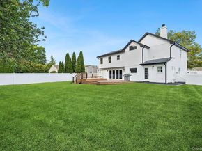 36 Flintridge Drive, Holbrook NY 11741