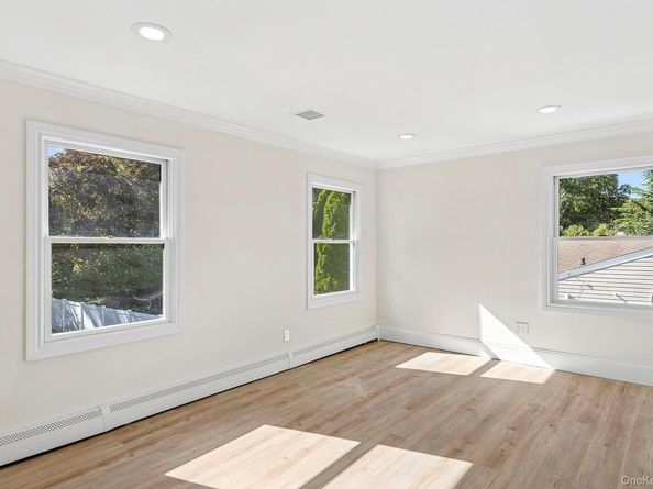 36 Flintridge Drive, Holbrook NY 11741