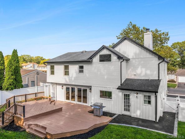 36 Flintridge Drive, Holbrook NY 11741