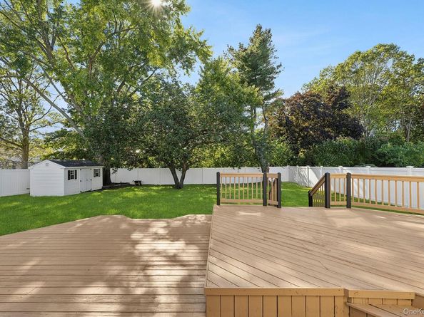 36 Flintridge Drive, Holbrook NY 11741
