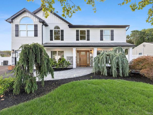 36 Flintridge Drive, Holbrook NY 11741
