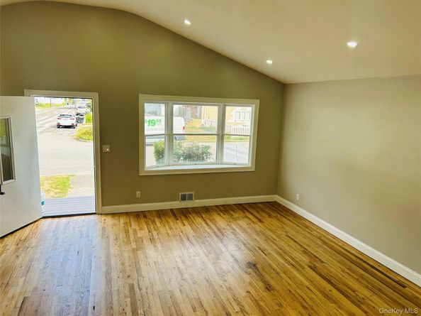 792 Glendale Road, West Babylon NY 11735