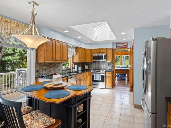 3 Five Acre Court, Smithtown NY 11787