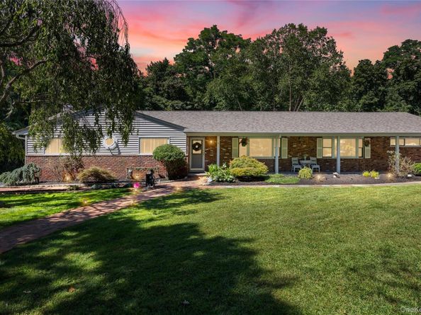 3 Five Acre Court, Smithtown NY 11787