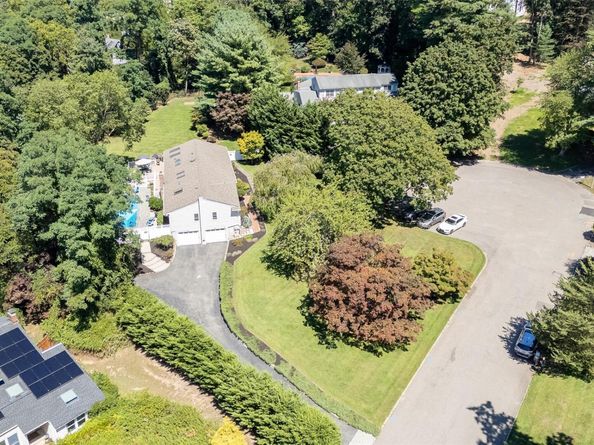 3 Five Acre Court, Smithtown NY 11787