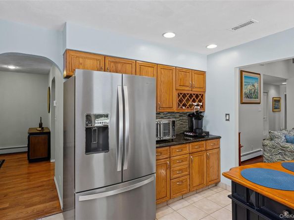 3 Five Acre Court, Smithtown NY 11787