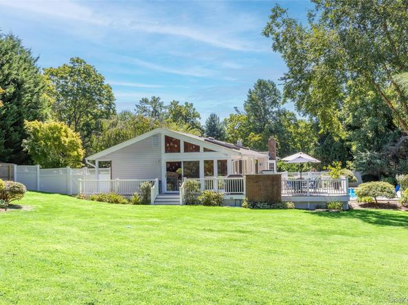 3 Five Acre Court, Smithtown NY 11787
