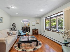 3 Five Acre Court, Smithtown NY 11787
