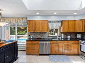 3 Five Acre Court, Smithtown NY 11787