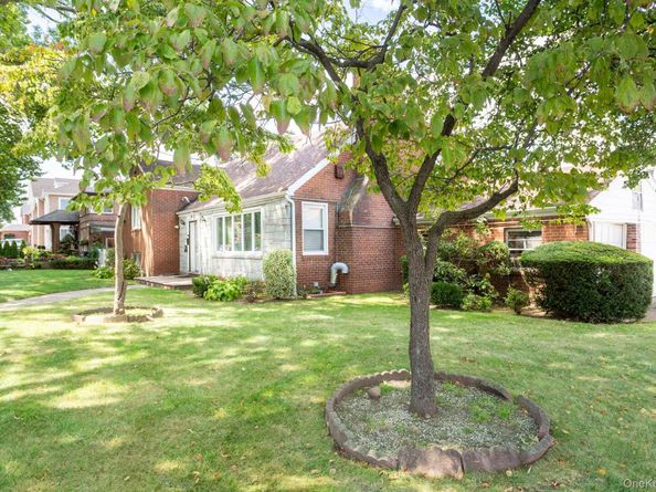 186-35 80th Drive, Jamaica Estates NY 11432