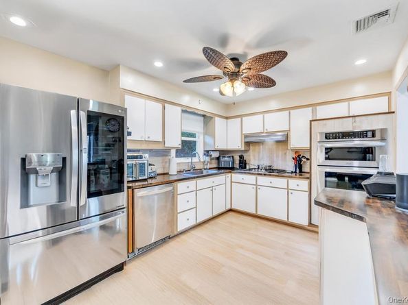 38 Beach Street, West Islip NY 11795