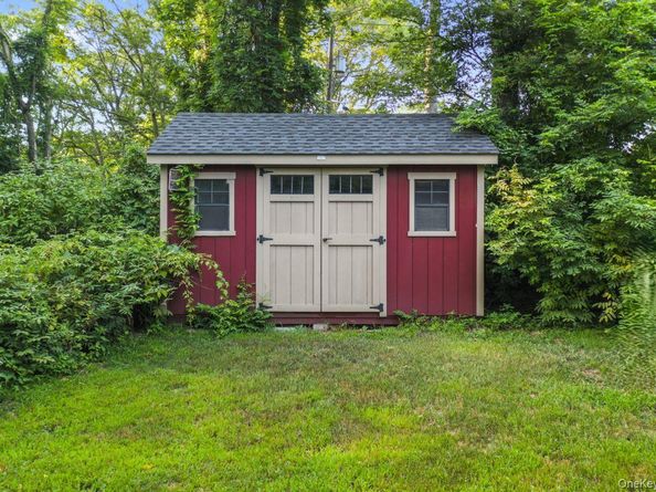32 Giant Oak Road, Ridge NY 11961