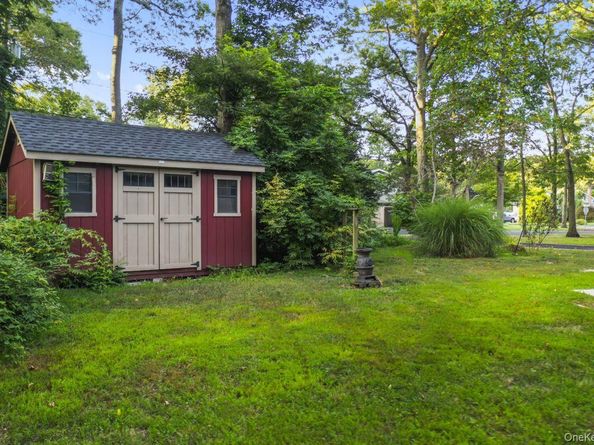 32 Giant Oak Road, Ridge NY 11961