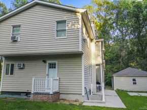 32 Giant Oak Road, Ridge NY 11961