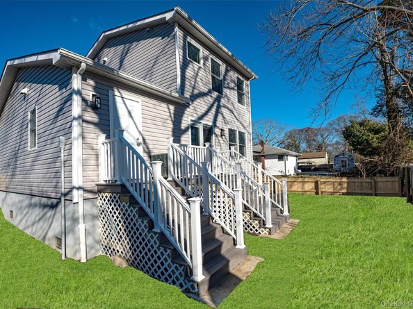 6 Lafayette Drive, Shirley NY 11967