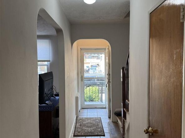 1124 E 213th Street, Bronx NY 10469