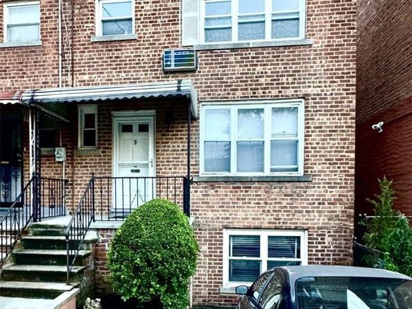 1124 E 213th Street, Bronx NY 10469