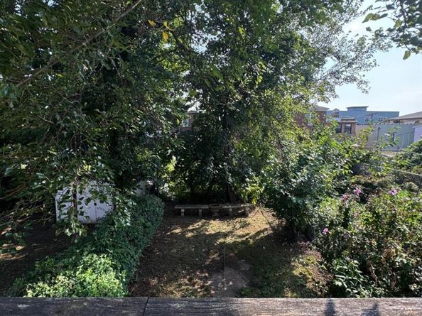 1124 E 213th Street, Bronx NY 10469