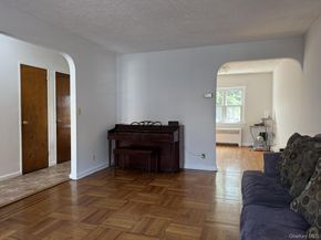 1124 E 213th Street, Bronx NY 10469