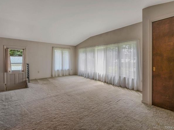 30 Center Drive, Riverhead NY 11901