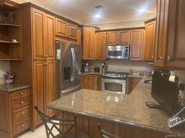 423 Florencia Place, Melville NY 11747