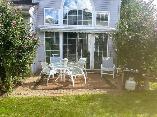 423 Florencia Place, Melville NY 11747