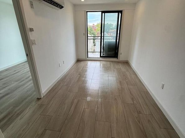 5540 97th Place 4B, Corona NY 11368