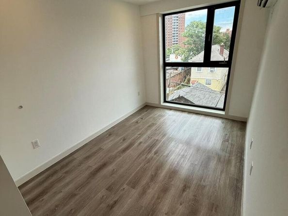 5540 97th Place 4B, Corona NY 11368