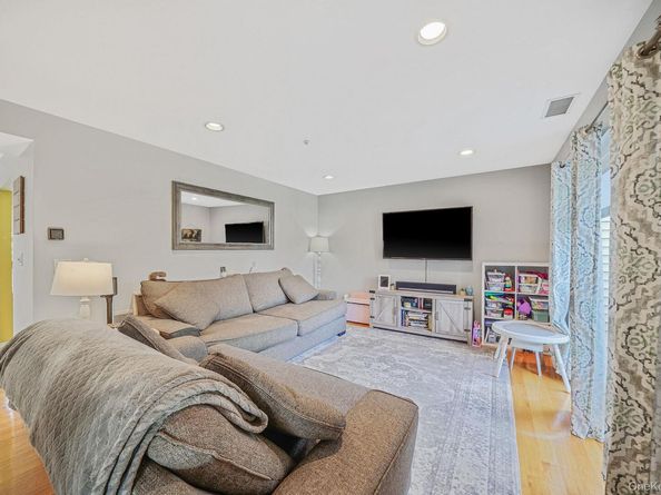 3538 Gibbs Road, Coram NY 11727