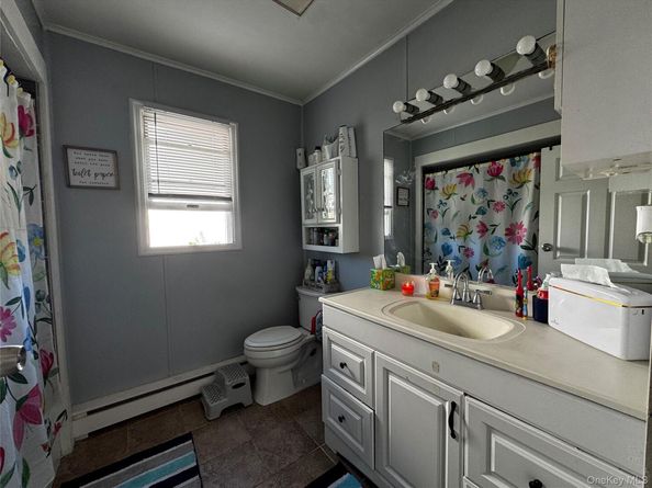 16 Beach Avenue, Copiague NY 11726