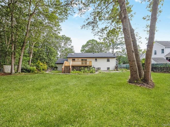 101 Crestwood Drive, Shirley NY 11967