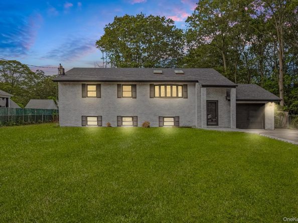 101 Crestwood Drive, Shirley NY 11967