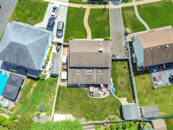 9 Rugby Road, Massapequa NY 11758