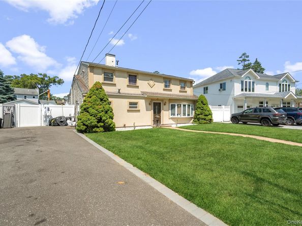 9 Rugby Road, Massapequa NY 11758