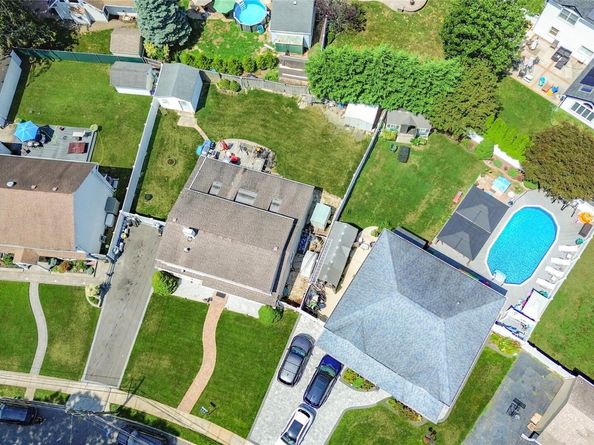 9 Rugby Road, Massapequa NY 11758