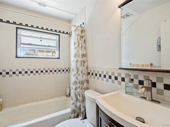 9 Rugby Road, Massapequa NY 11758